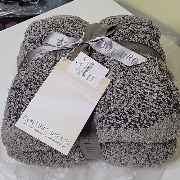 NEW BAREFOOT DREAMS COZY CHIC BLANKET THROW GRAY BLACK GIFT $130 NWT - Picture 1 of 5